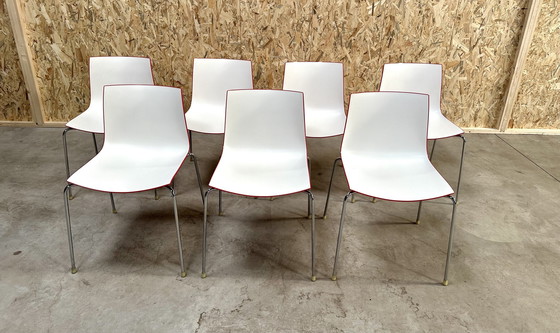 Image 1 of Arper Catifa 46 Design Chair - Plastique blanc/rouge