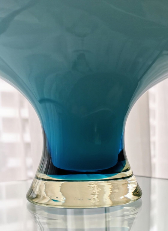 Image 1 of Empoli Glass 60s, vase opalin bleu clair et blanc