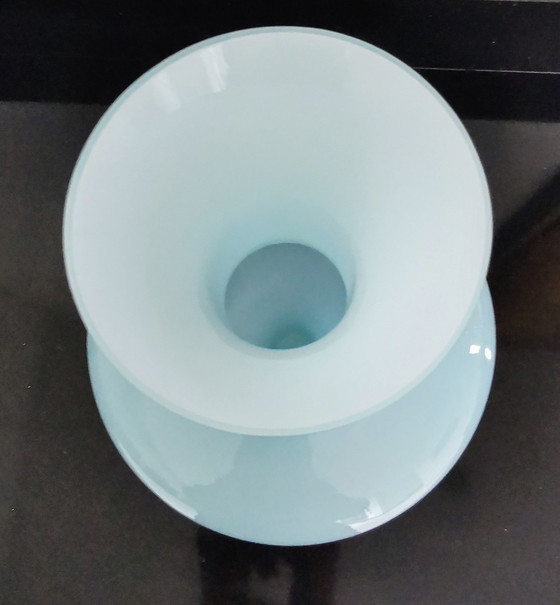 Image 1 of Empoli Glass 60s, vase opalin bleu clair et blanc