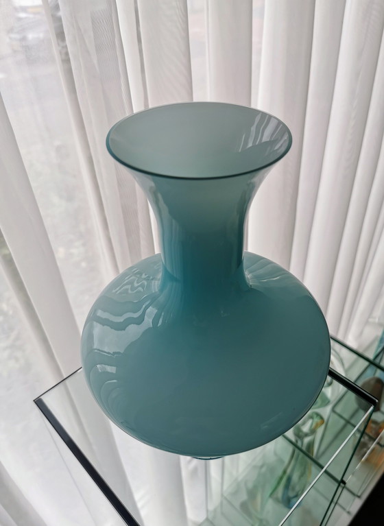 Image 1 of Empoli Glass 60s, vase opalin bleu clair et blanc