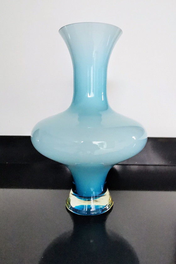 Image 1 of Empoli Glass 60s, vase opalin bleu clair et blanc