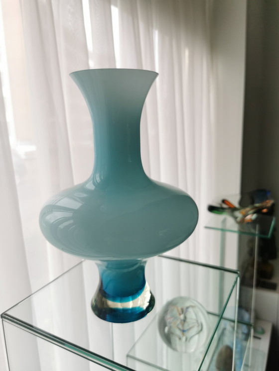 Image 1 of Empoli Glass 60s, vase opalin bleu clair et blanc