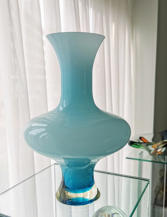 Image 1 of Empoli Glass 60s, vase opalin bleu clair et blanc