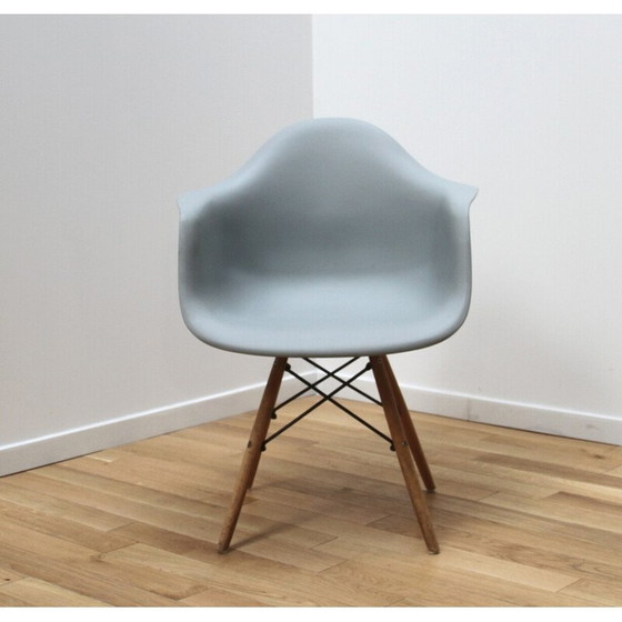 Image 1 of Ensemble de 3 chaises vintage en plastique, bois et métal teinté noir