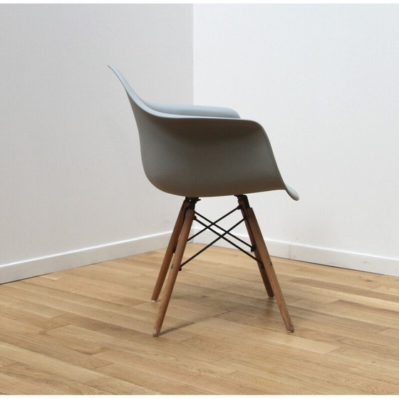 Image 1 of Ensemble de 3 chaises vintage en plastique, bois et métal teinté noir