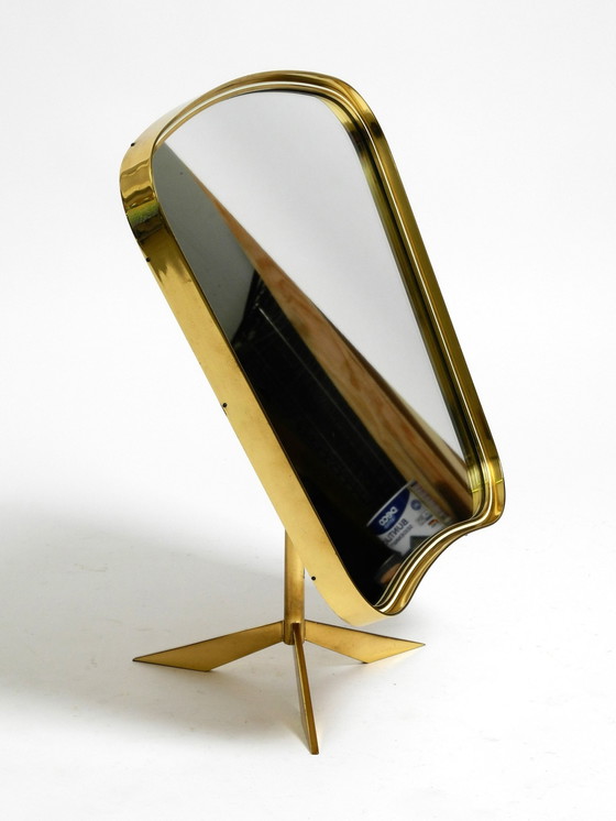 Image 1 of Magnifique, rare, grand miroir de table à trépied réglable en laiton du Mid Century par Vereinigte Werkstätten