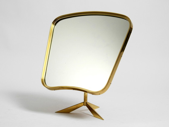 Image 1 of Magnifique, rare, grand miroir de table à trépied réglable en laiton du Mid Century par Vereinigte Werkstätten