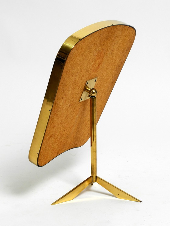 Image 1 of Magnifique, rare, grand miroir de table à trépied réglable en laiton du Mid Century par Vereinigte Werkstätten