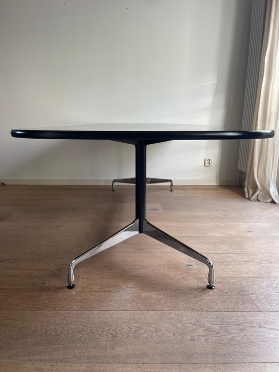 Image 1 of Table à segment Eames