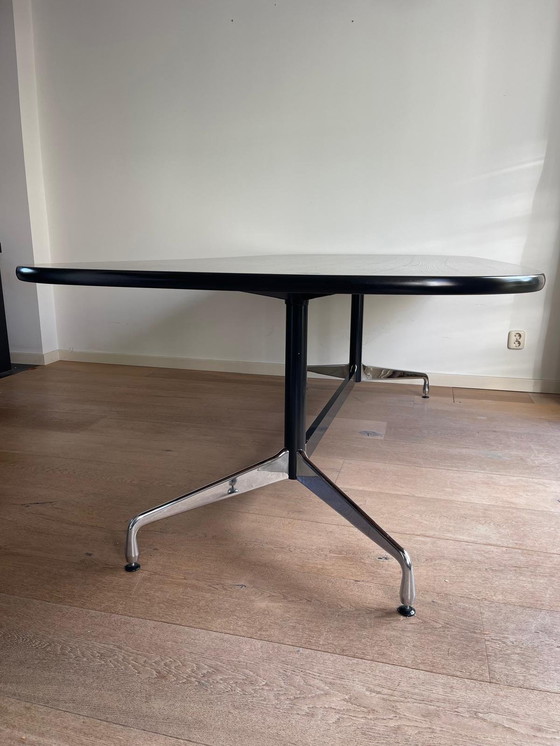 Image 1 of Table à segment Eames