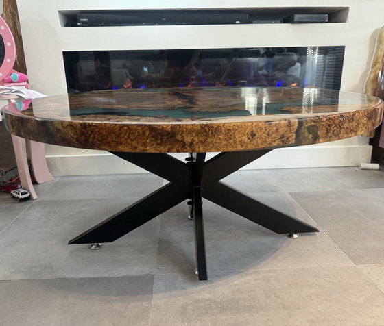 Image 1 of Table basse design en époxy