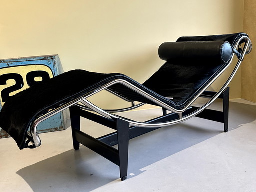 Cassina Lc4 Chaise Longue Le Corbusier (Ponyskin Black)