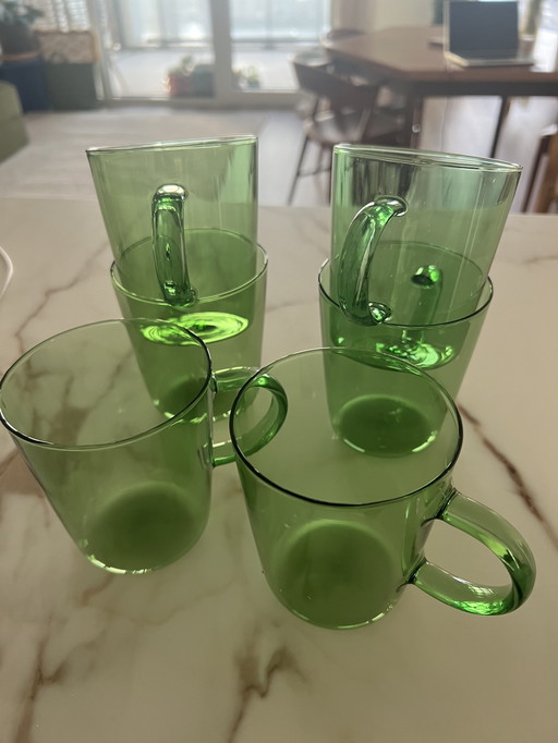 Coupes en verre vert