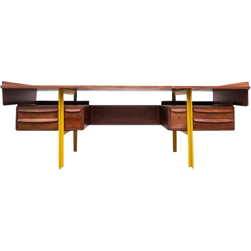 Bureau italien du milieu du siècle en noyer, années 1960