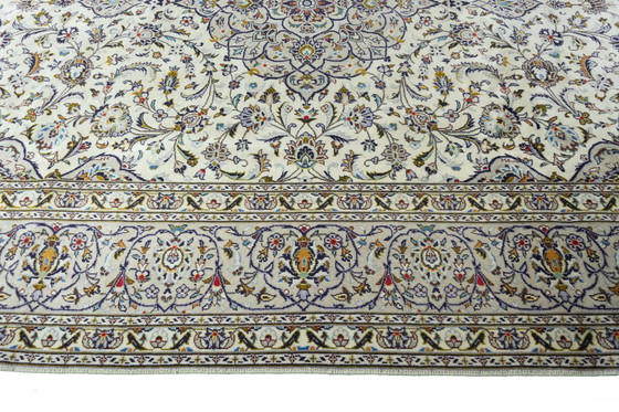 Image 1 of Tapis d'Orient Keshan liège noué à la main - 360 X 261 cm - Motif floral classique en bleu et crème