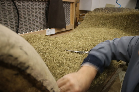 Image 1 of Canapé Biedermeier trois places en noyer tissu à rayures Canapé nouveau revêtement