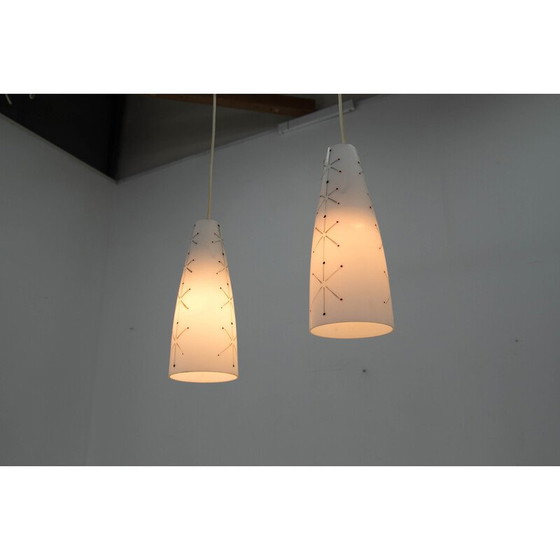 Image 1 of Lampe suspendue en verre du milieu du siècle, Tchécoslovaquie, années 1950