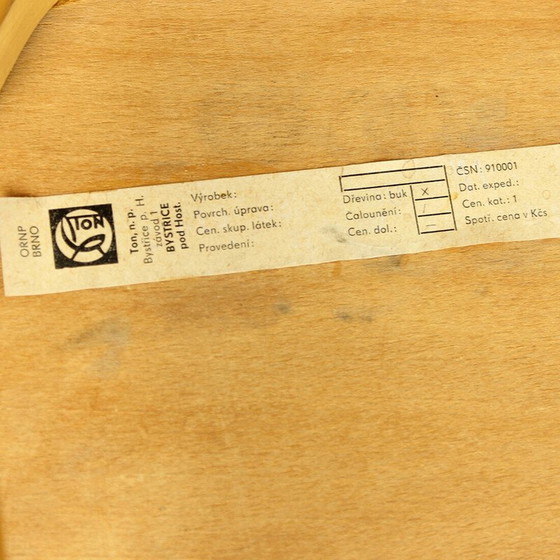 Image 1 of Fauteuil vintage en bois courbé et tissu velours doré pour Ton, Tchécoslovaquie 1930