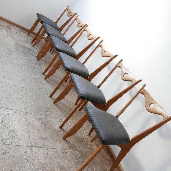 Image 1 of Ensemble de 6 chaises de salle à manger en bois de chêne du milieu du siècle par Guillerme et Chambron, France années 1960