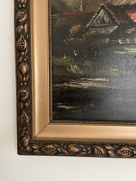 Image 1 of Peinture d'une ferme au bord de l'eau avec des couleurs chaudes et un beau cadre original