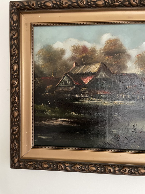 Image 1 of Peinture d'une ferme au bord de l'eau avec des couleurs chaudes et un beau cadre original