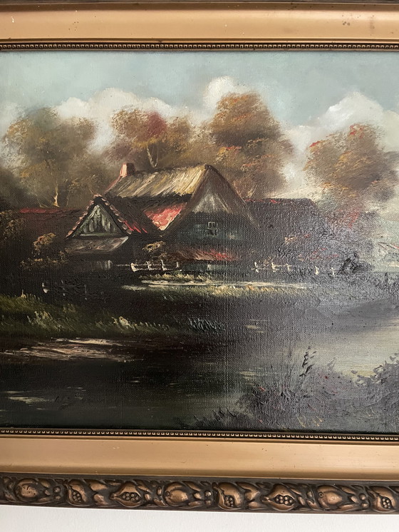 Image 1 of Peinture d'une ferme au bord de l'eau avec des couleurs chaudes et un beau cadre original