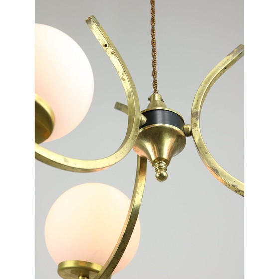 Image 1 of Lustre vintage en laiton et verre opalin, Italie