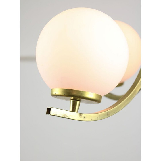 Image 1 of Lustre vintage en laiton et verre opalin, Italie