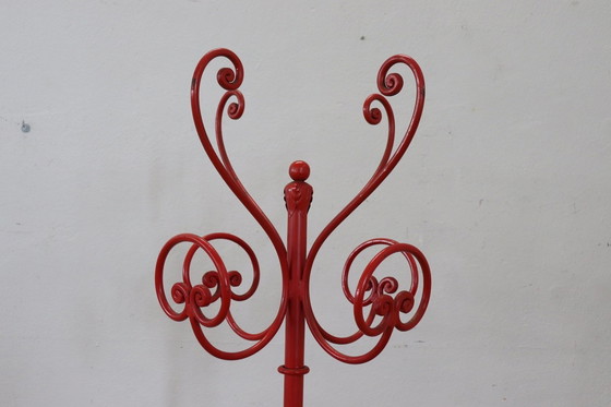 Image 1 of Porte-manteau en fer laqué rouge