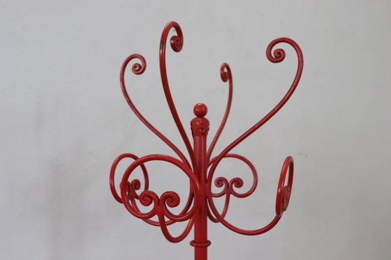 Image 1 of Porte-manteau en fer laqué rouge