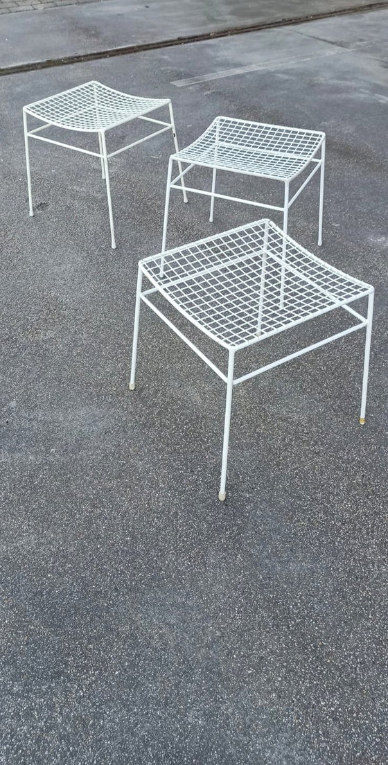 Image 1 of Ensemble de 3 tabourets en fil de fer vintage