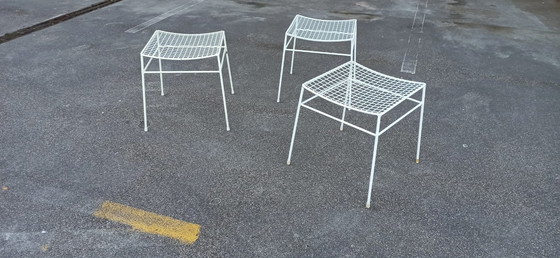 Image 1 of Ensemble de 3 tabourets en fil de fer vintage