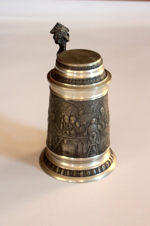 Chope de bière lourde en étain avec couvercle en étain et gravure complexe - Vintage