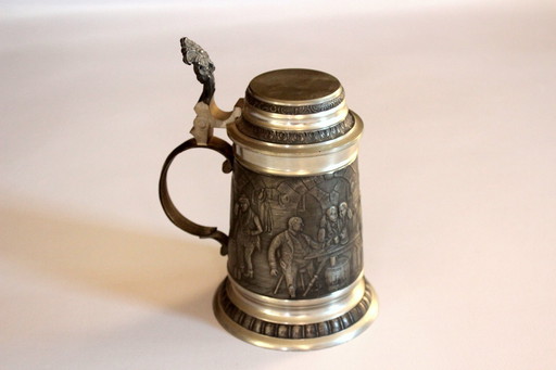 Chope de bière lourde en étain avec couvercle en étain et gravure complexe - Vintage