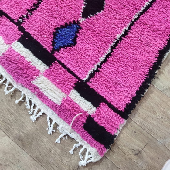 Image 1 of Handgewebter Rosa Und Weißer Berber-Teppich Aus Naturwolle - Tapis berbère rose et blanc fait main en laine naturelle