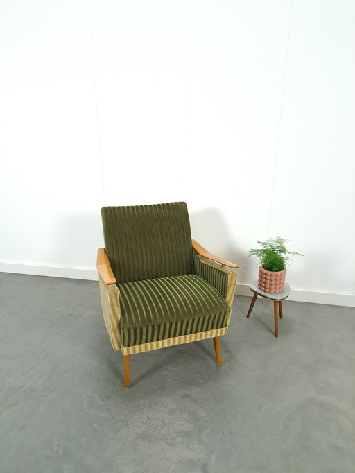 Fauteuil en tissu velours vert avec accoudoirs en bois 4x