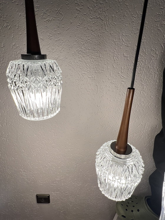 Image 1 of Mid Century Lampe en cascade de Baum Leuchten Neheim Hüsten Avec La Référence 8000/5. Avec 5 corps lumineux En teck, verre