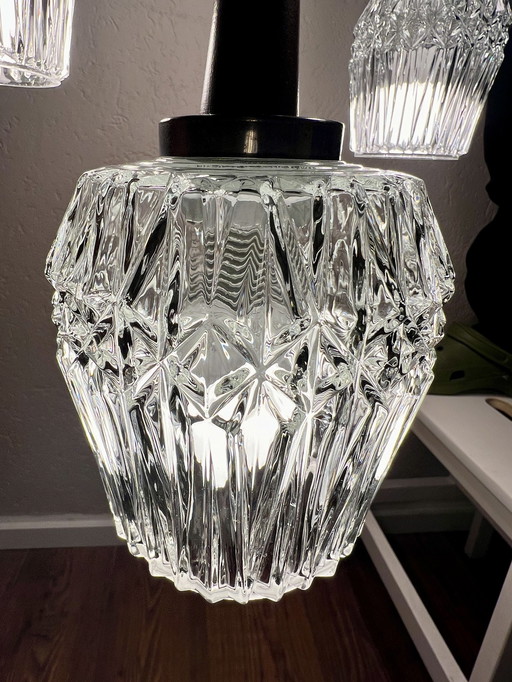 Mid Century Lampe en cascade de Baum Leuchten Neheim Hüsten Avec La Référence 8000/5. Avec 5 corps lumineux En teck, verre