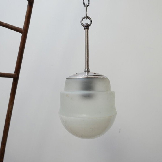 Image 1 of Suspension vintage bicolore en verre opalin et blanc, Allemagne 1950