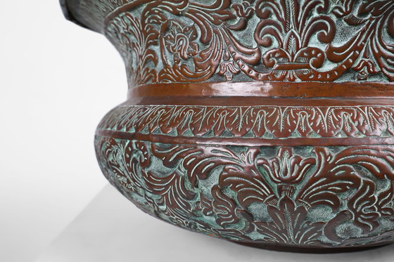 Image 1 of Ancien pot à caches en cuivre gravé rond de style ottoman, vers 1850 1850