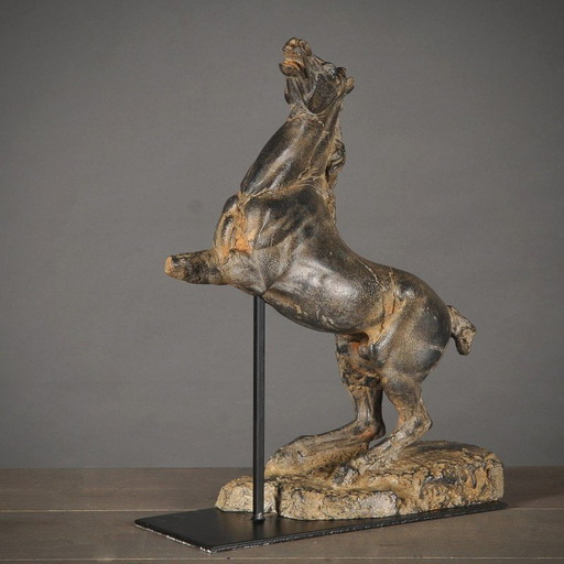 Statue de cheval cabré