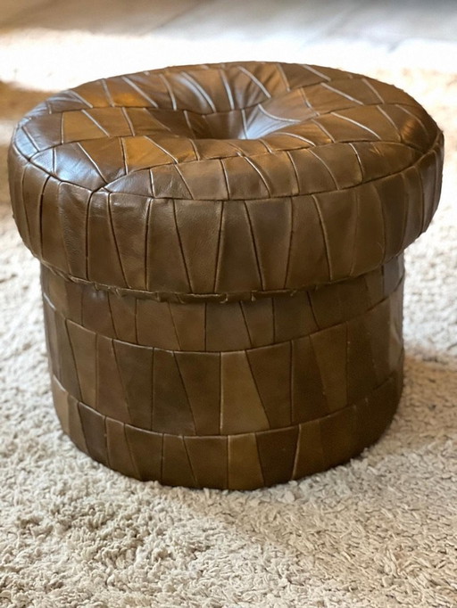Pouf / Coffre En Patchwork De Cuir Kaki De Sede Modèle "Champignon" 1970