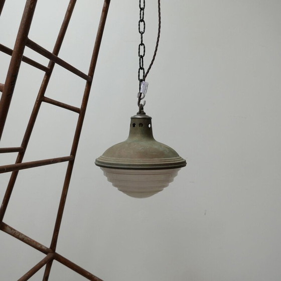 Image 1 of Lampe suspendue vintage en métal patiné et verre holophane, France 1950