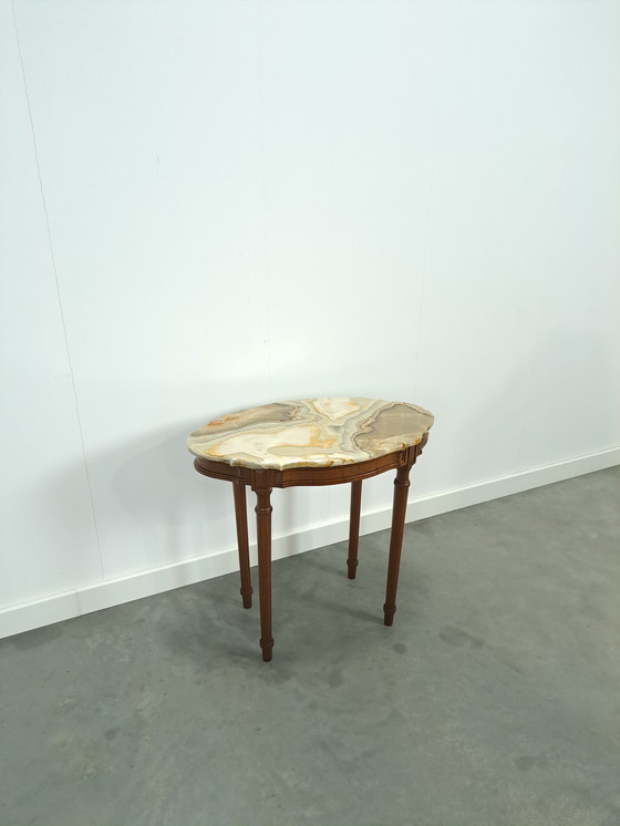 Image 1 of Ancienne table en bois avec plateau en marbre de France