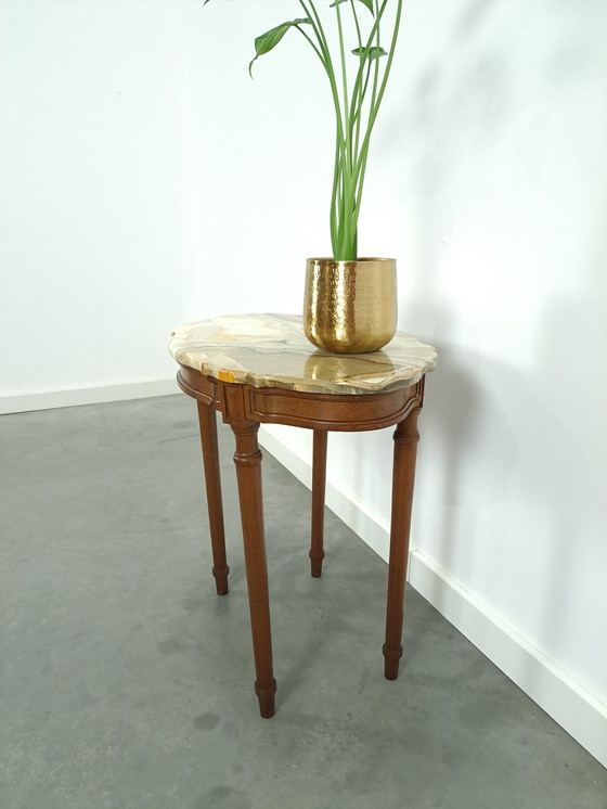 Image 1 of Ancienne table en bois avec plateau en marbre de France