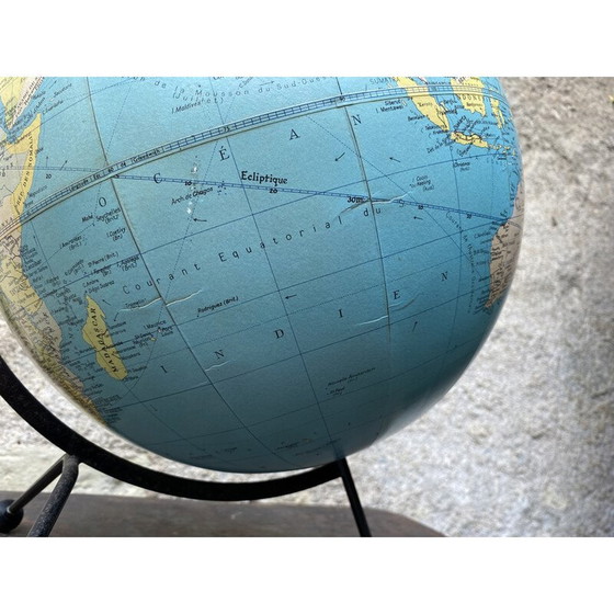 Image 1 of Globe terrestre en carton d'époque, 1967