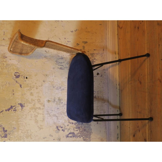 Image 1 of Ensemble de 4 chaises vintage en métal noir, rotin et velours bleu, Italie 1950