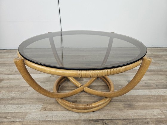 Image 1 of Table basse ronde en bambou et verre fumé