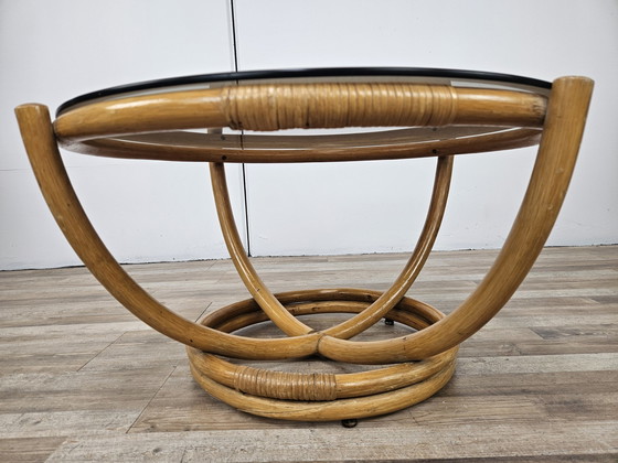 Image 1 of Table basse ronde en bambou et verre fumé