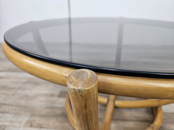 Image 1 of Table basse ronde en bambou et verre fumé